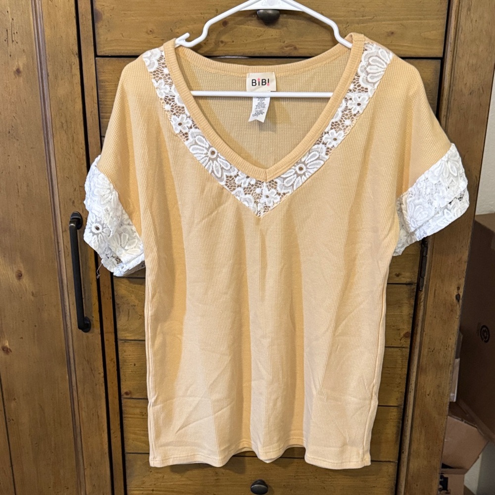 BiBi Women's Cream Lace Accent Tee